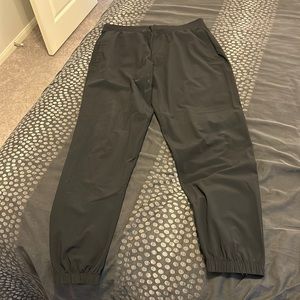 Men’s Lululemon windbreaker joggers